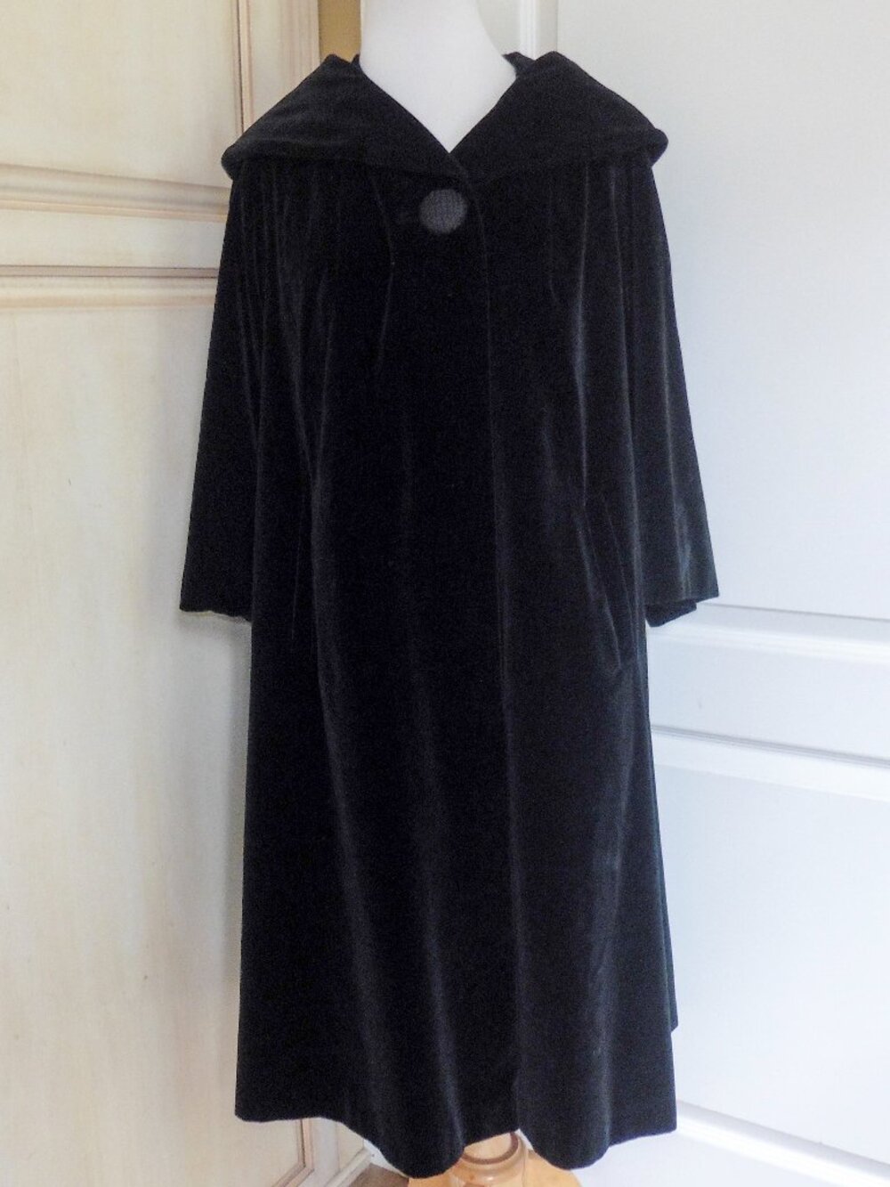 Vintage 50/60's JW Robinson Black Thick Velvet Swing Coat Very I Love Lucy!